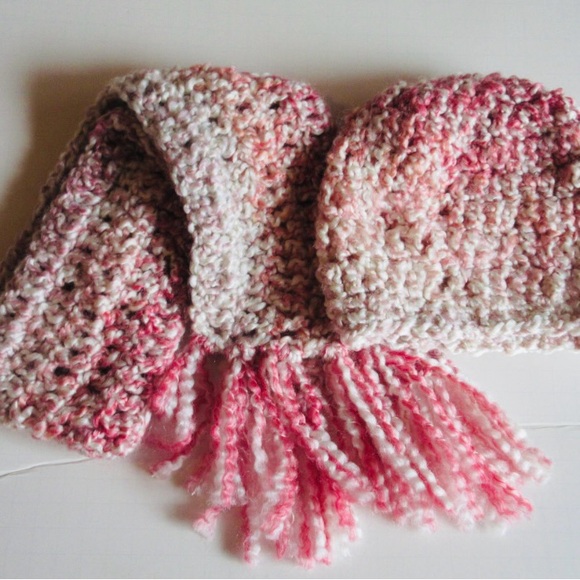 Childs Scarf and Hat Set Very Soft Yarn Size 1-3 Years Hand Crochet - Picture 1 of 3